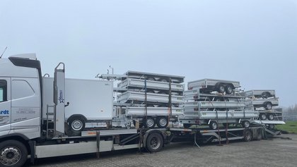 Blomert Nordwalde News Anhängercenter Fahrzeugbau Unsinn EDUARD SARIS Agados neue Anhänger Neuanlieferung Lager